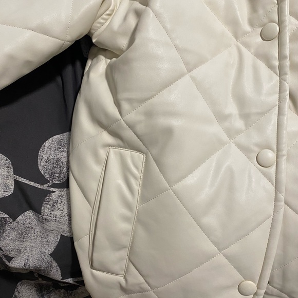 Quilted cream faux leather jacket size M( oversized) - Picture 5 of 6